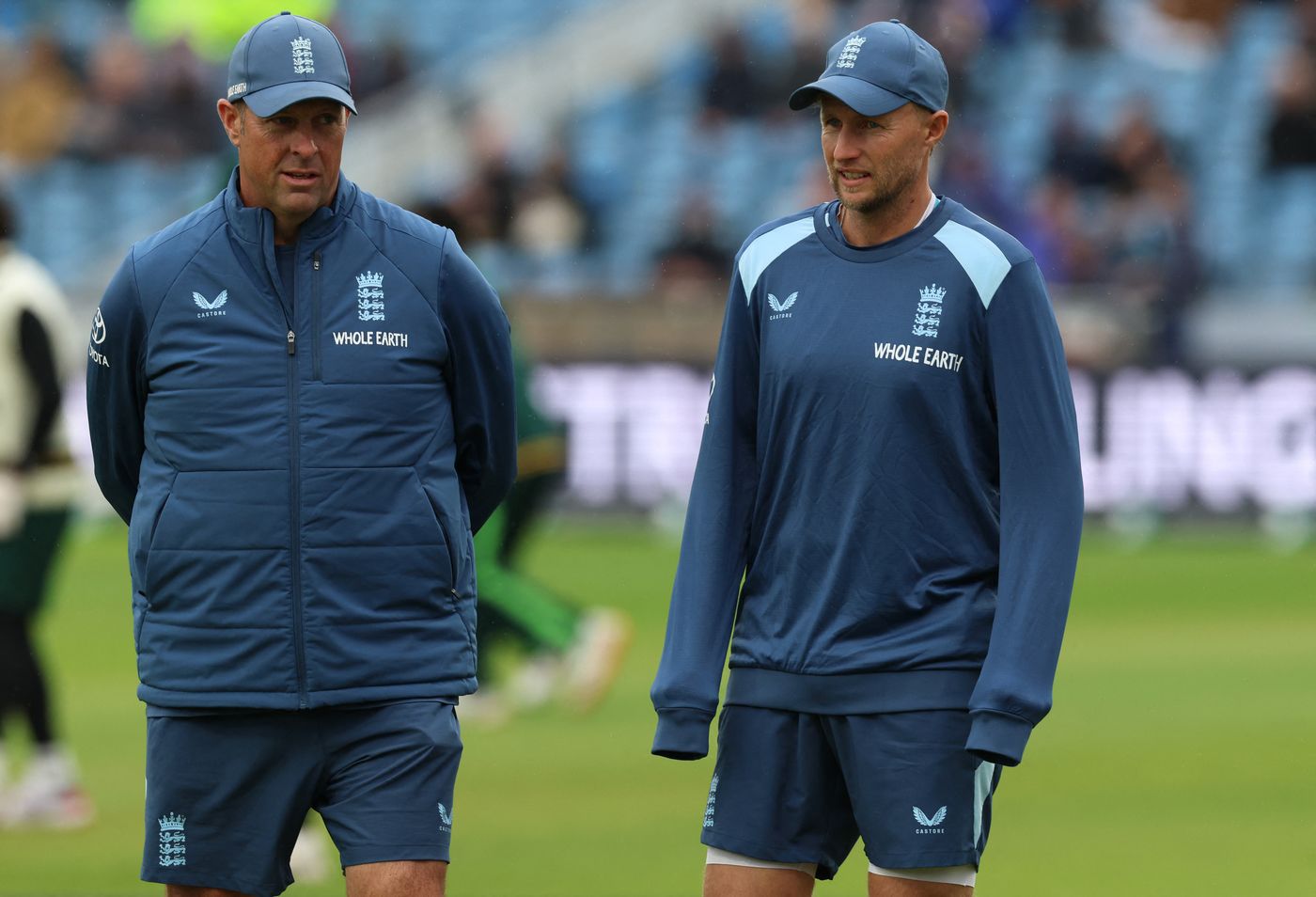 Joe Root and Marcus Trescothick wait for the delayed start on day two