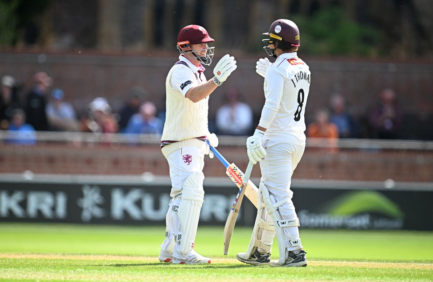 Josh Thomas and Henry Nicholls added 119 for the third wicket