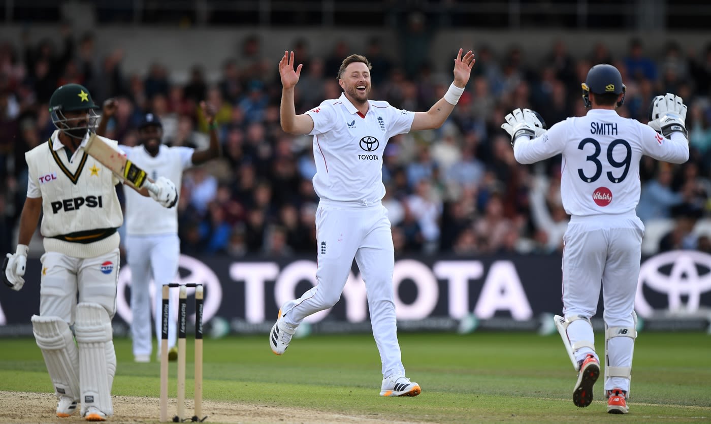 Ollie Robinson needed Jamie Smith's intervention to dismiss Ali Usman