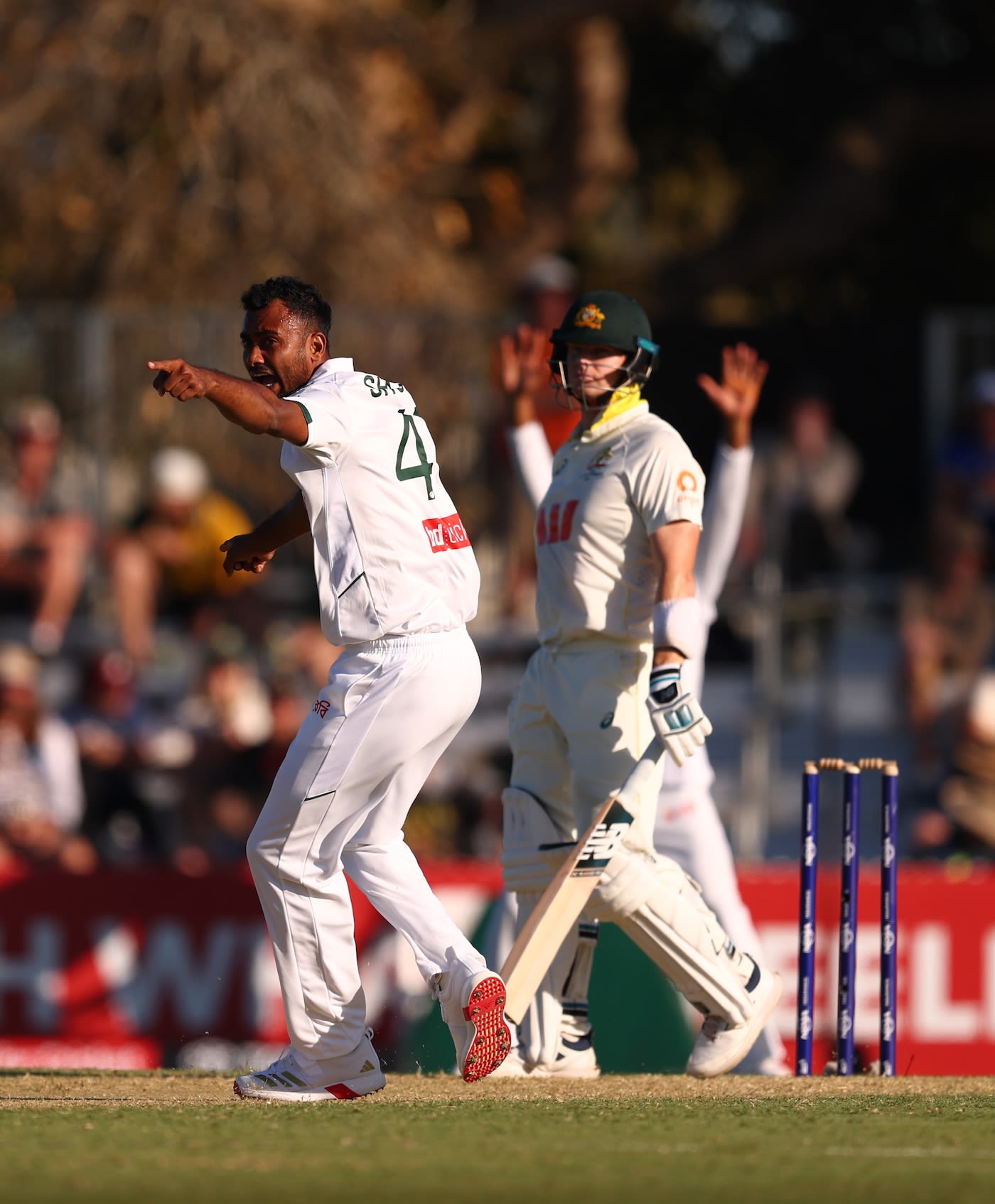 Shofirul Islam ended Steven Smith's resistance