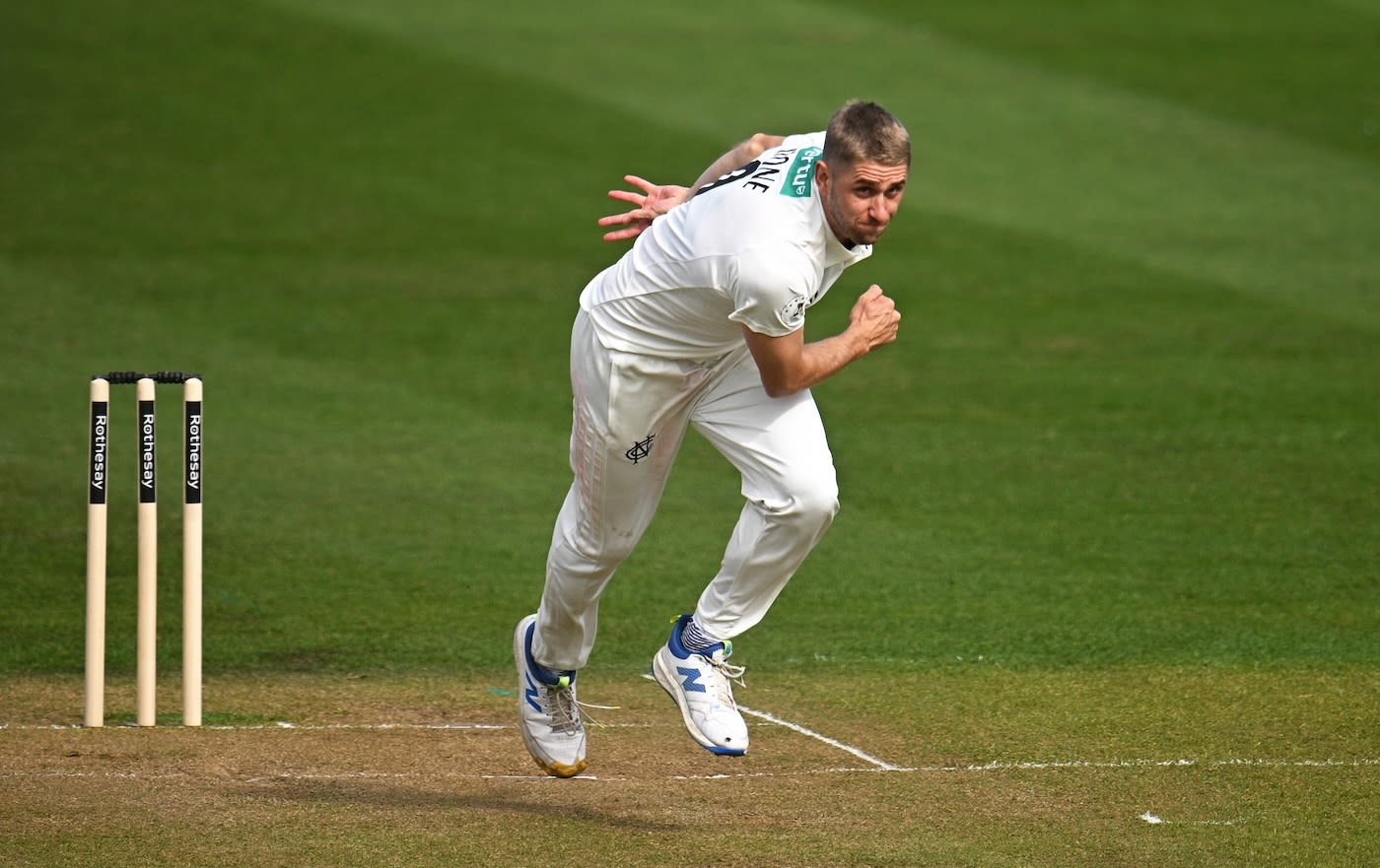 Olly Stone bowls for Nottinghamshire