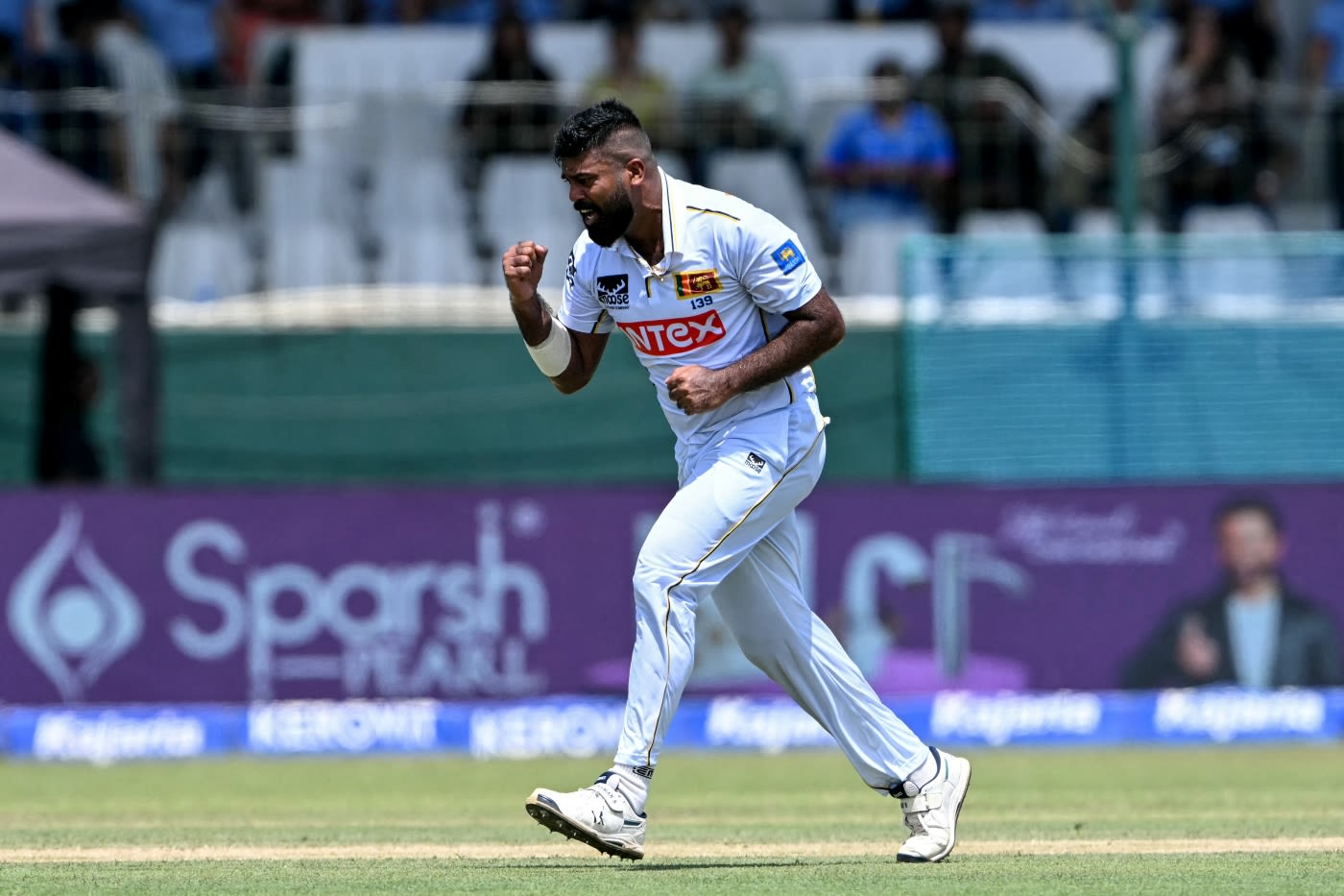 Lahiru Kumara gave Sri Lanka their first breakthrough