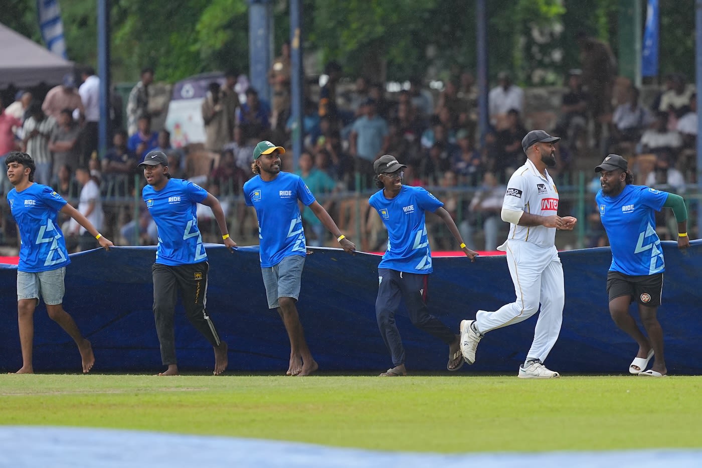 Lahiru Kumara rushes out of the way as the covers come in