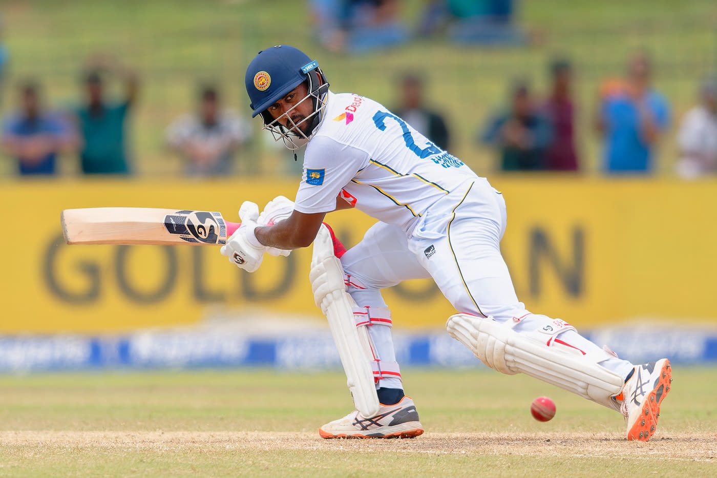 Kamindu Mendis played a steady hand