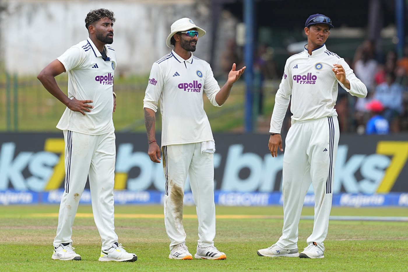 Mohammed Siraj, Ravindra Jadeja and Yashasvi Jaiswal react on the field