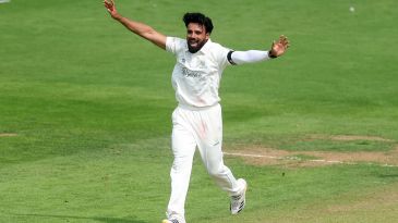 Baker's late impact turns 17-wicket day in Hampshire's favour