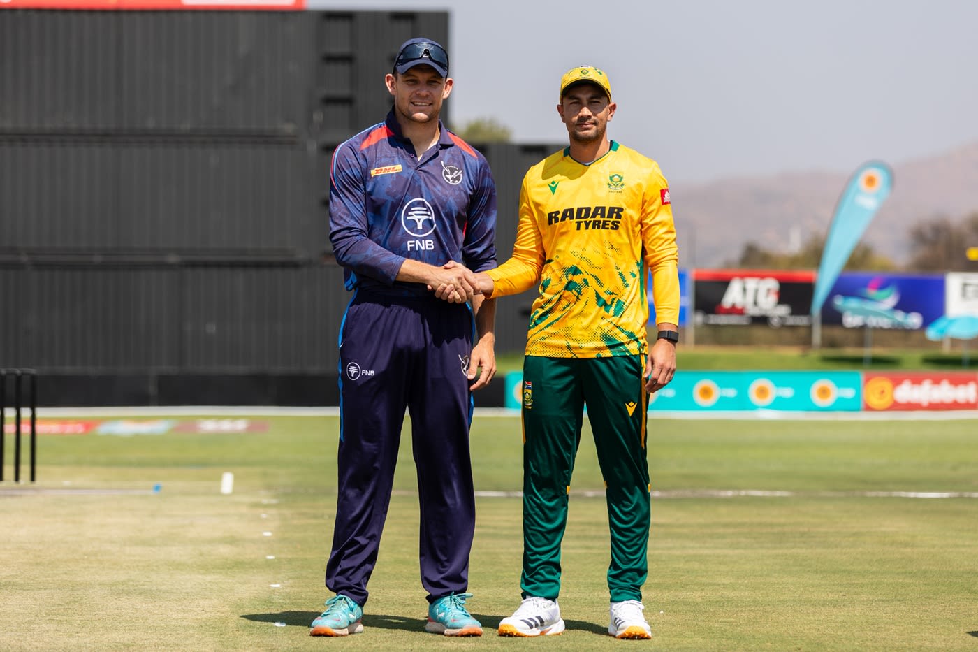 Gerhard Erasmus and Bjorn Fortuin at the toss
