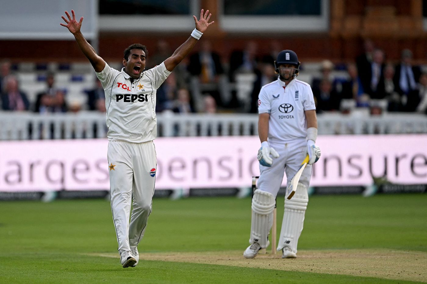 Mohammad Ali trapped Joe Root lbw
