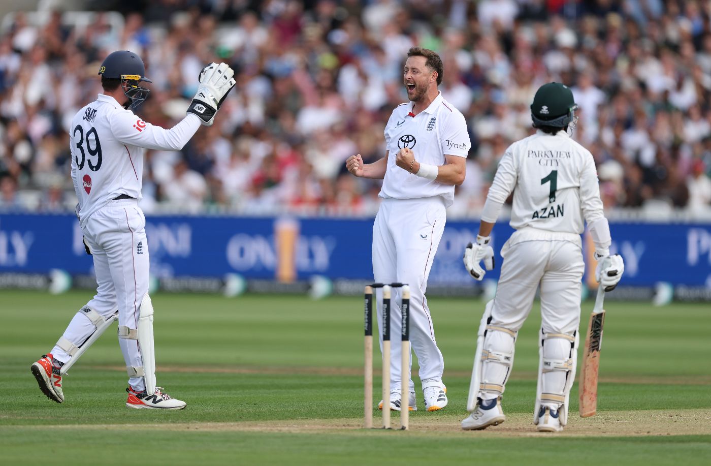 Ollie Robinson bagged the early breakthroughs for England