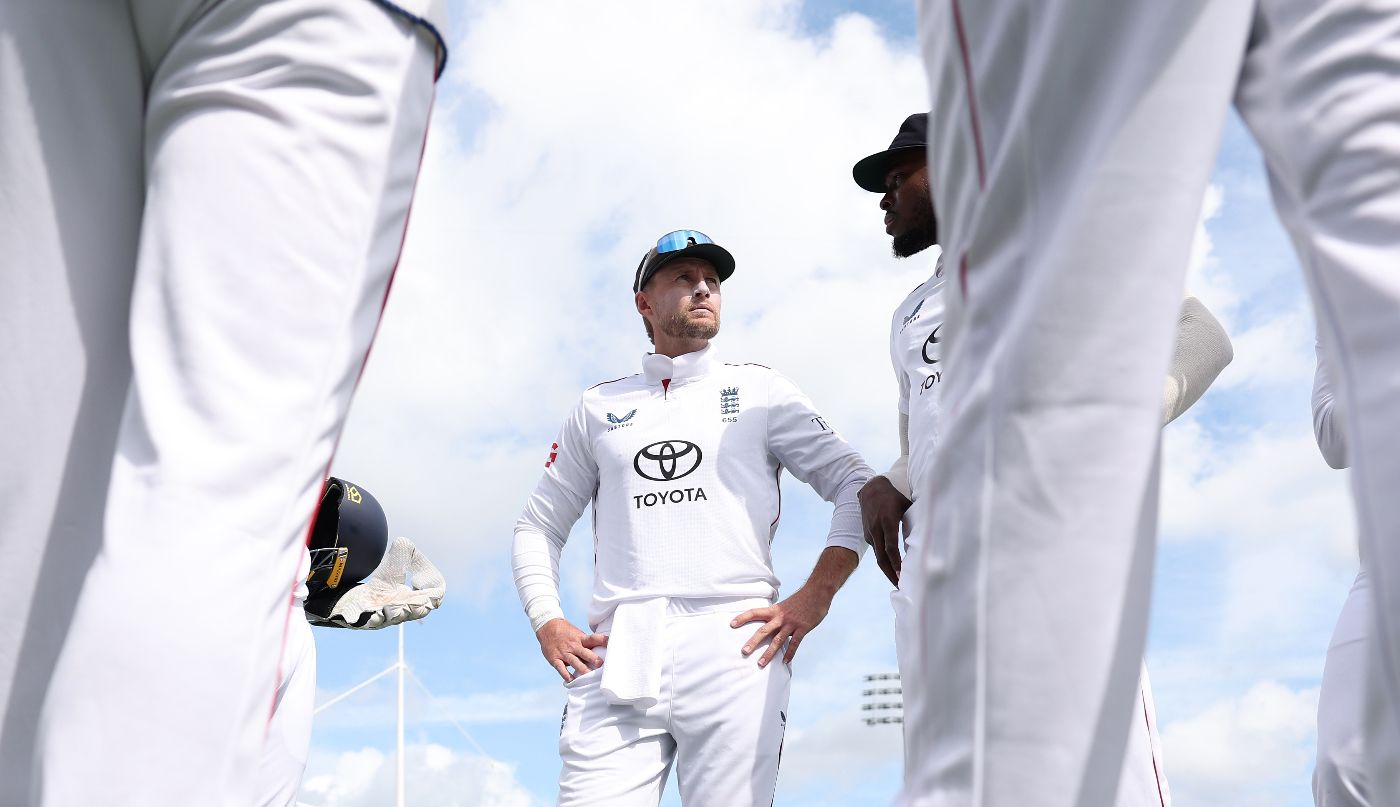 Joe Root addresses his players ahead of the fourth day at Lord's