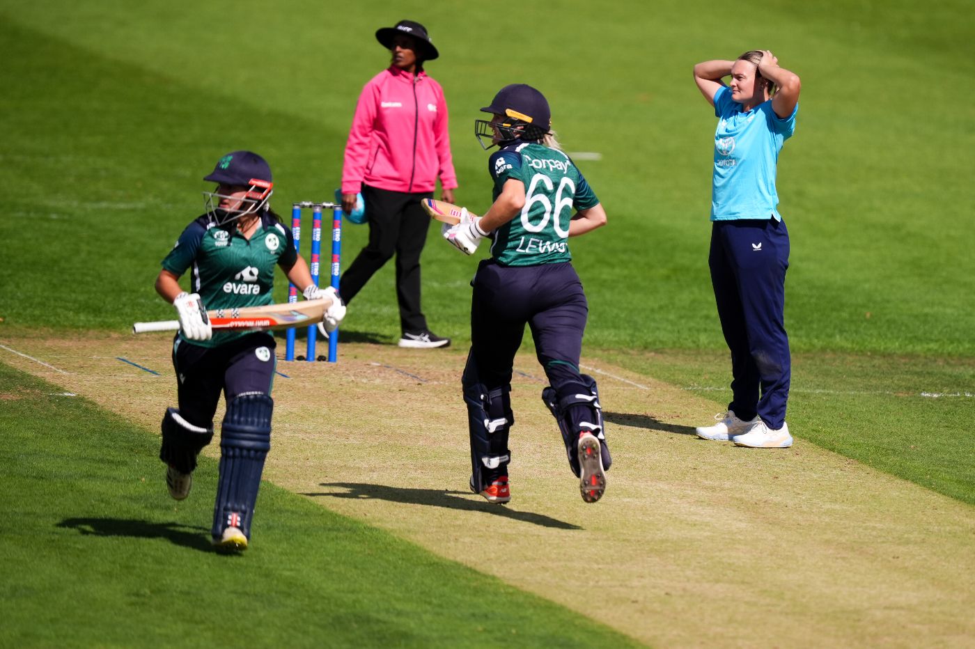 Gaby Lewis and Amy Hunter built a big second-wicket stand for Ireland