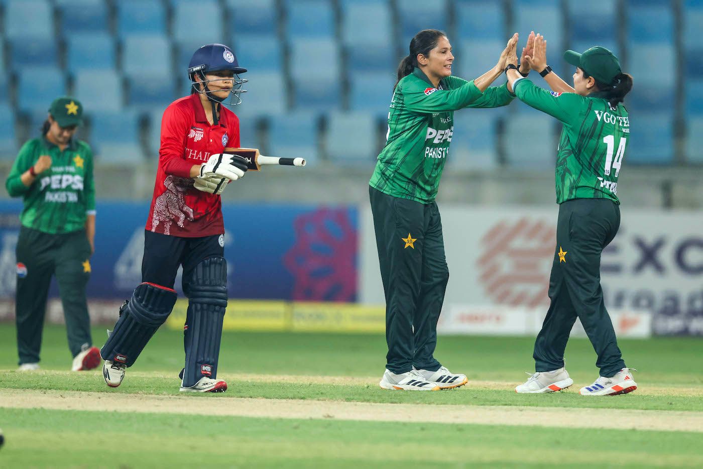Sadia Iqbal beat Phannita Maya in flight to dismiss her