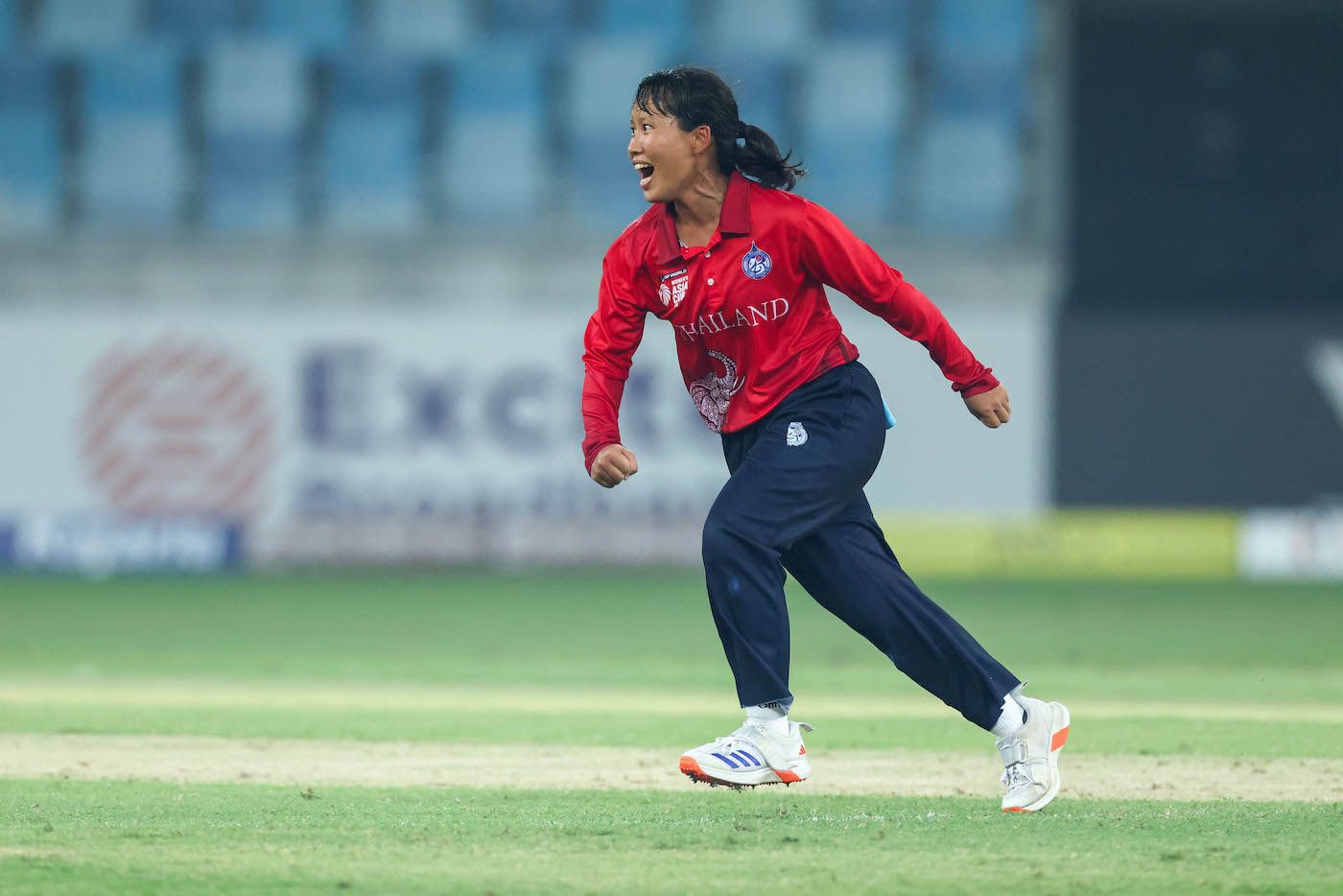 Suleeporn Laomi's three-for derailed Pakistan in the middle overs