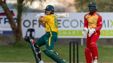 Pretorius, Simelane miss T20I tri-series final with injuries
