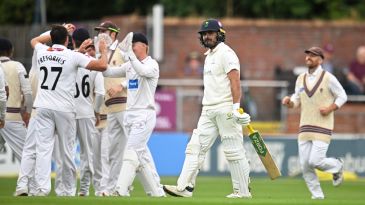 Seamers run riot to keep Somerset's title hopes on track