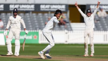 Sai Kishore five-for inspires Derbyshire demolition