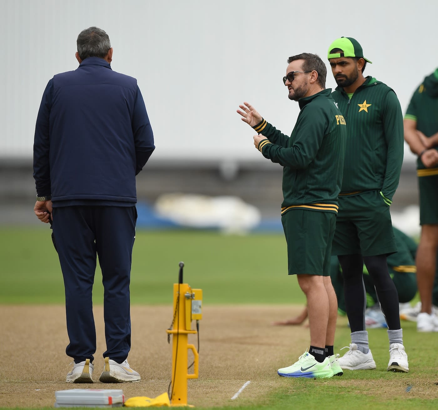 Mike Hesson and Babar Azam talk to Edgbaston head groundsman Gary Barwell