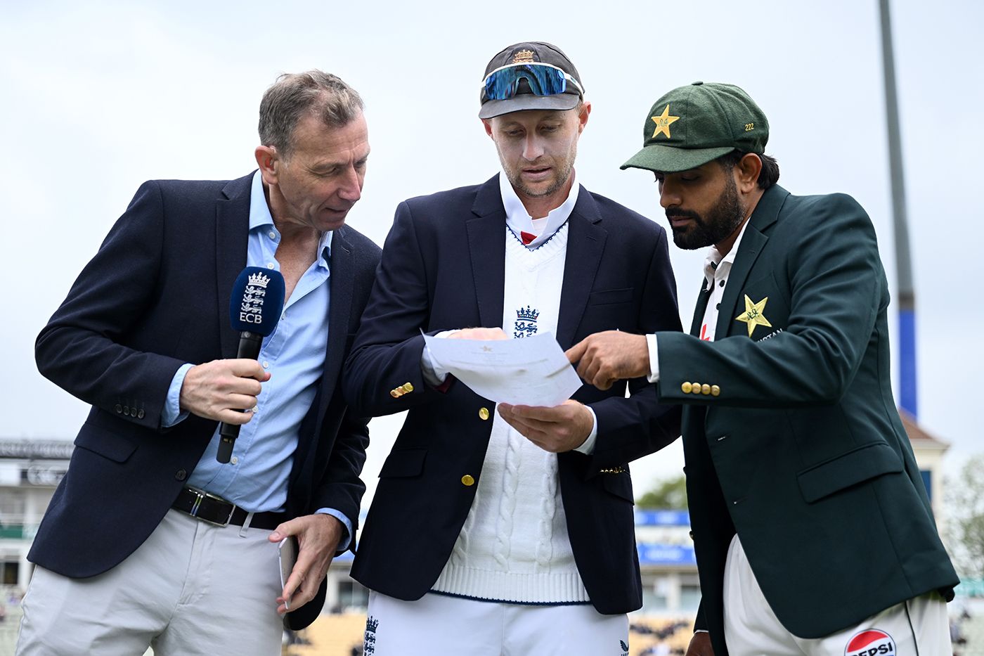 Babar Azam talks Michael Atherton and Joe Root through a new-look Pakistan teamsheet