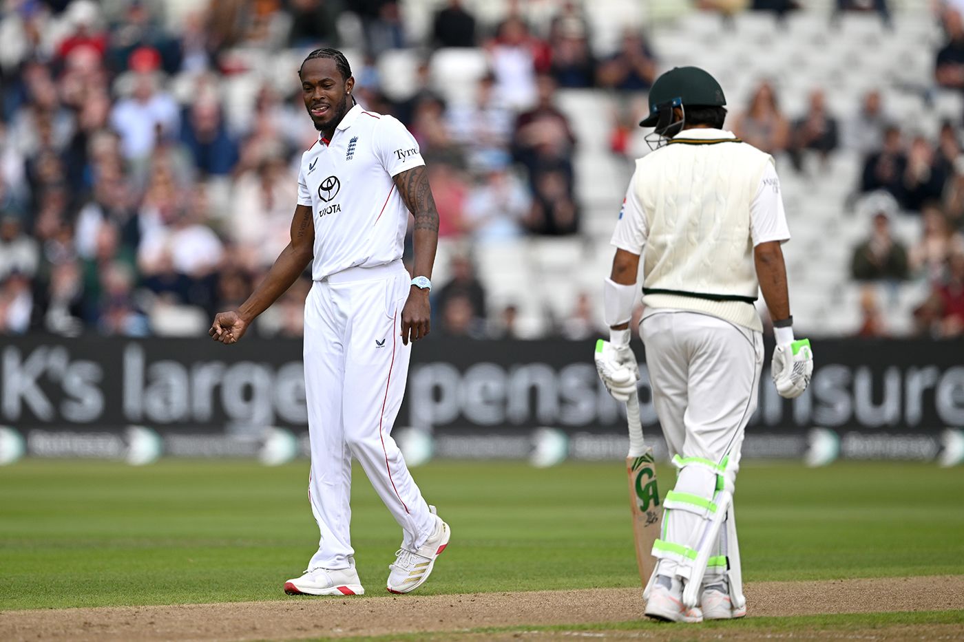 Jofra Archer had Shan Masood caught at midwicket