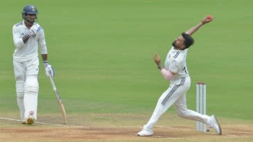 Mukesh Kumar, Smaran hand Rest of India the Irani Cup
