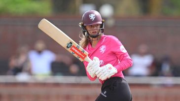 Hazell dazzles to keep Somerset play-off hopes alive