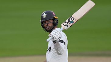 Surrey batters tread water as draw looms