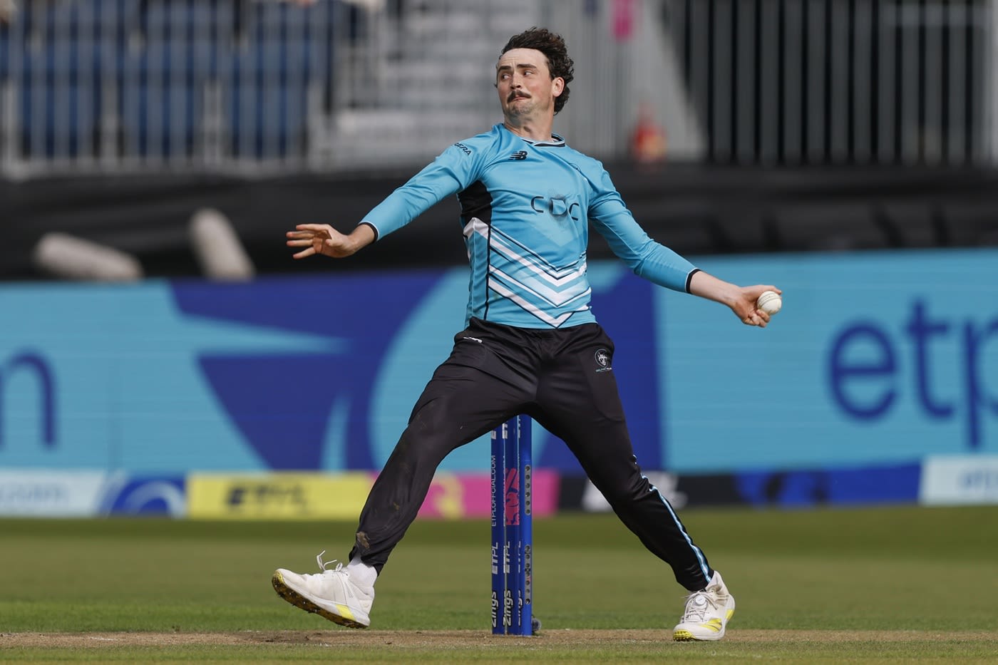 Matthew Humphreys bagged two key wickets