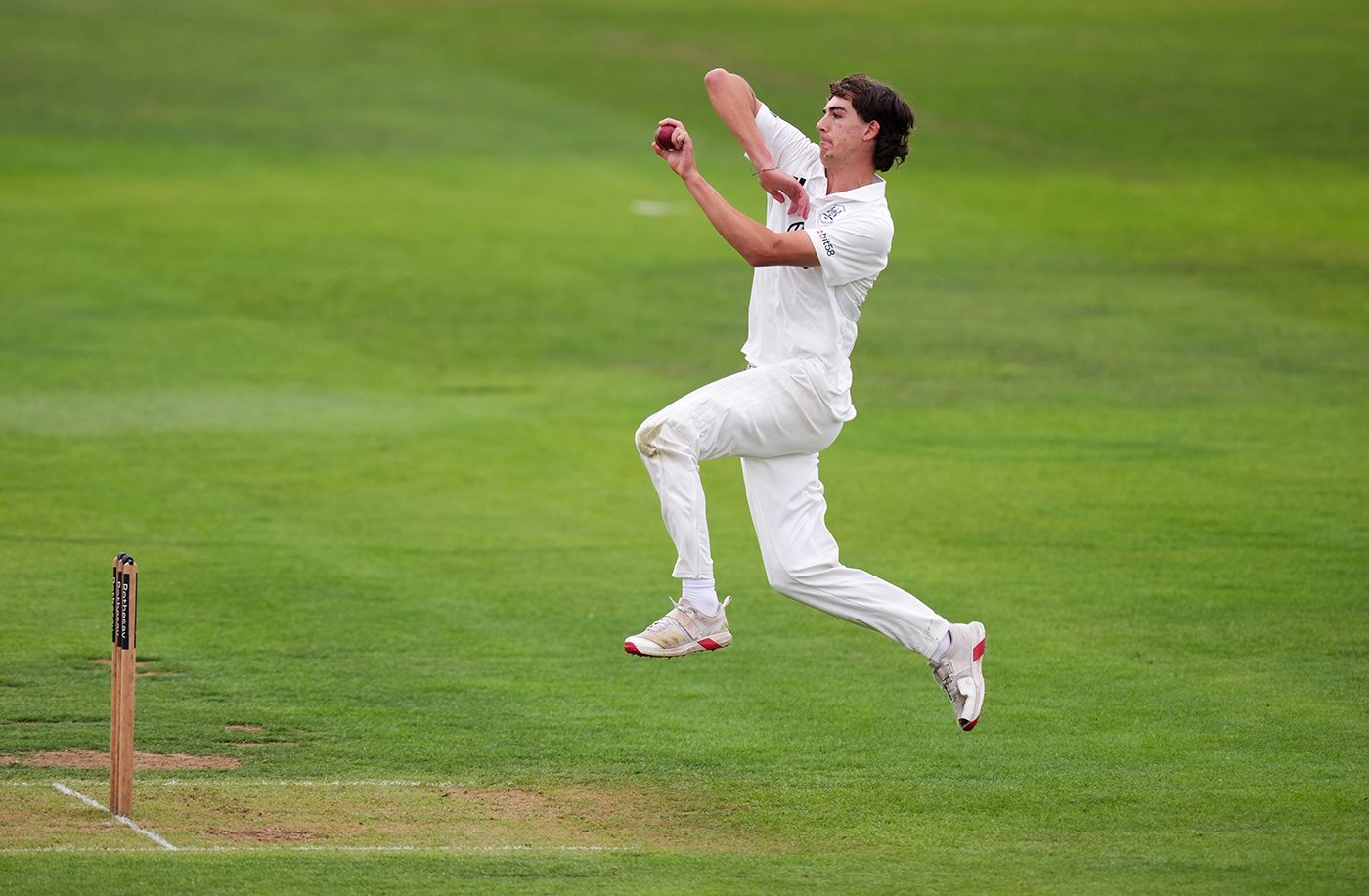 JT Langridge bounds in to bowl