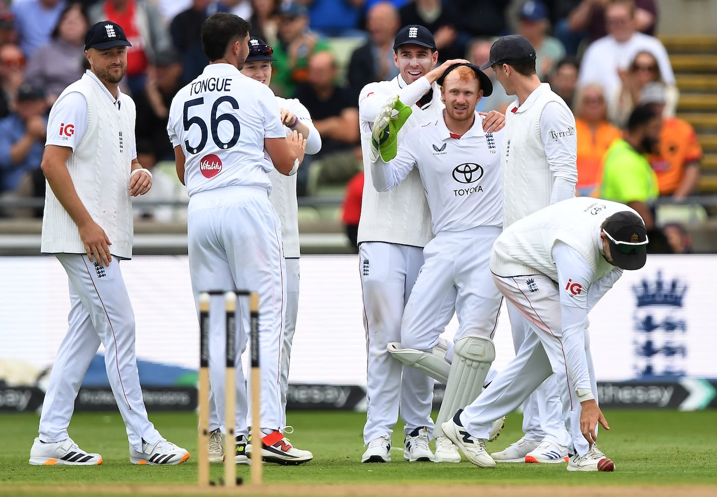 Josh Tongue and Jordan Cox combine to oust Babar Azam
