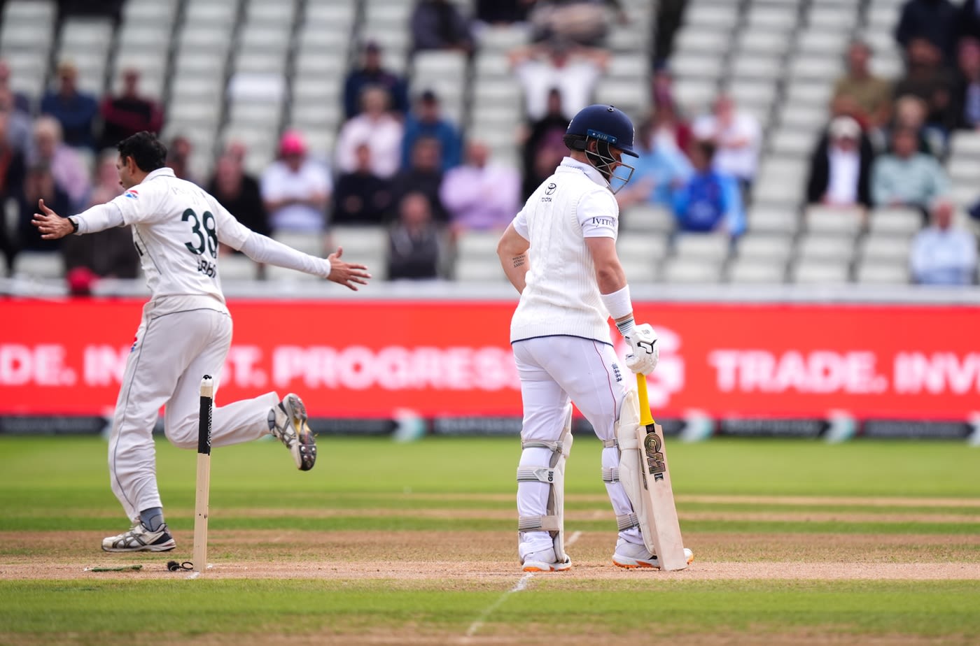 Mohammad Abbas removed Ben Duckett first ball