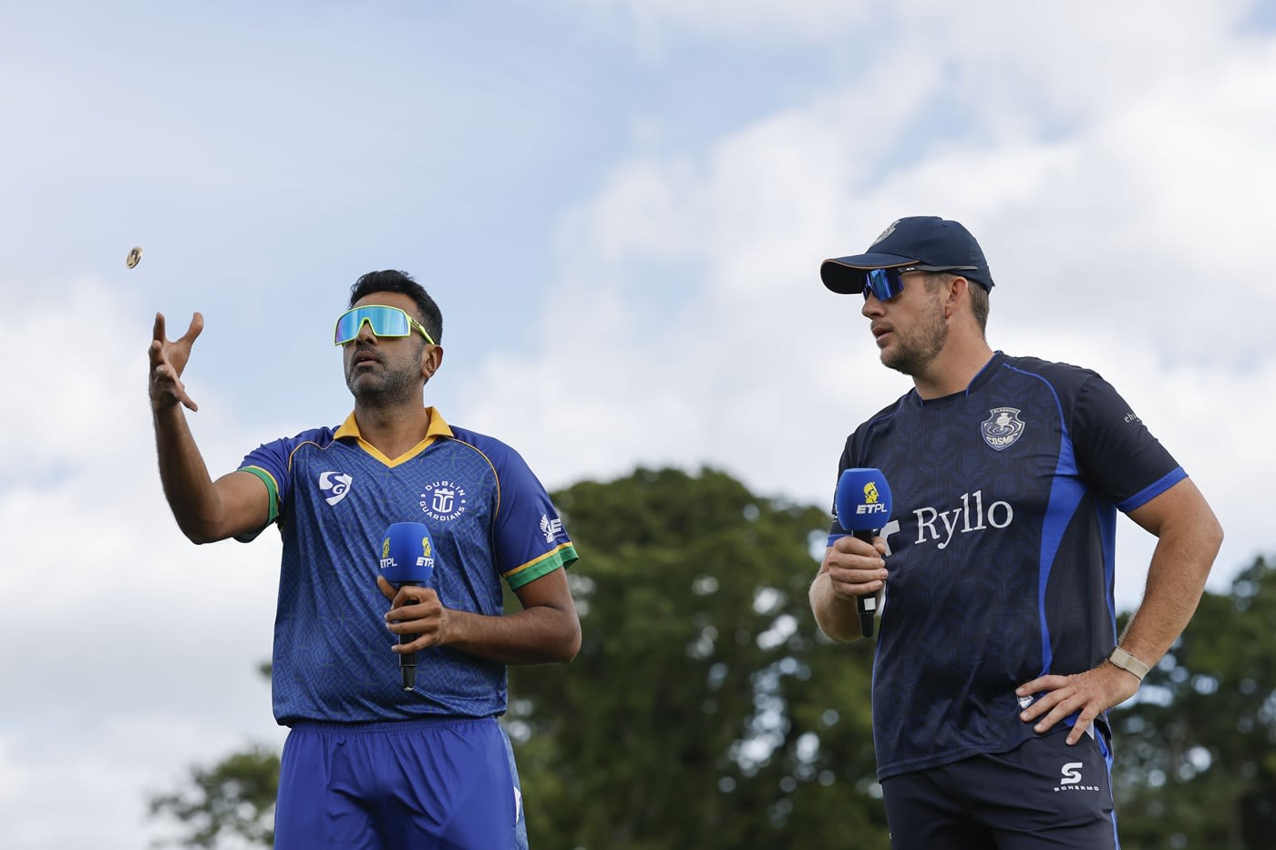 R Ashwin and George Munsey at the toss