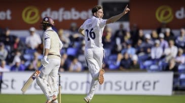 Craig Overton hits back amid Ben Cliff's eight-wicket haul