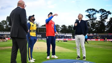 England bowl first, Sri Lanka hand debut to Tharindu Ratnayake