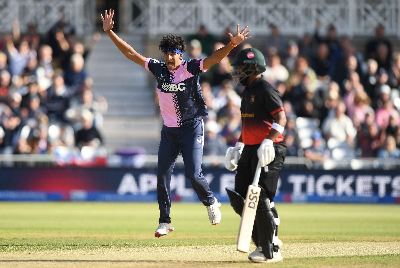 Naavya Sharma struck twice in the powerplay