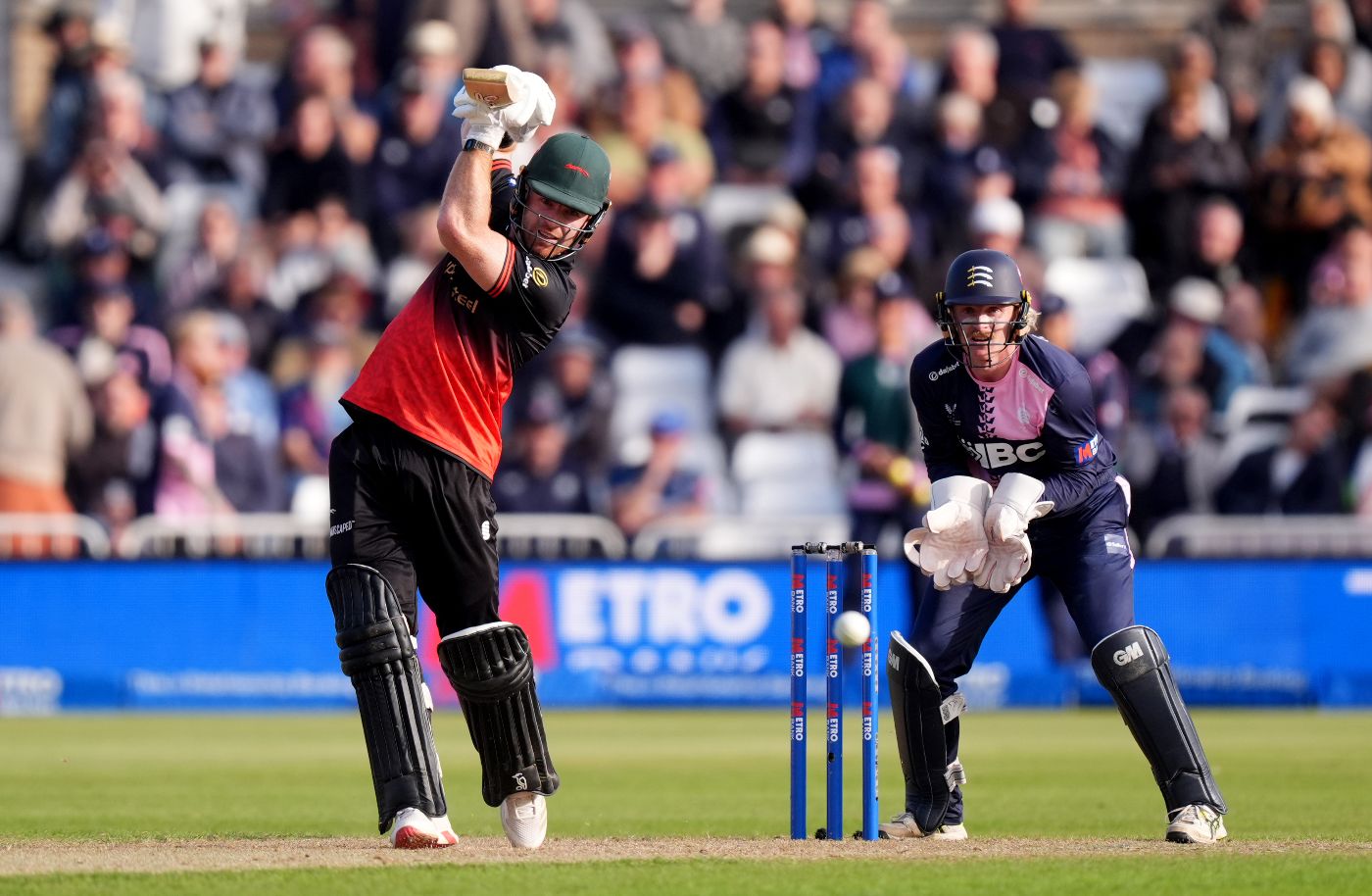 Nick Kelly kept Leicestershire's chase ticking
