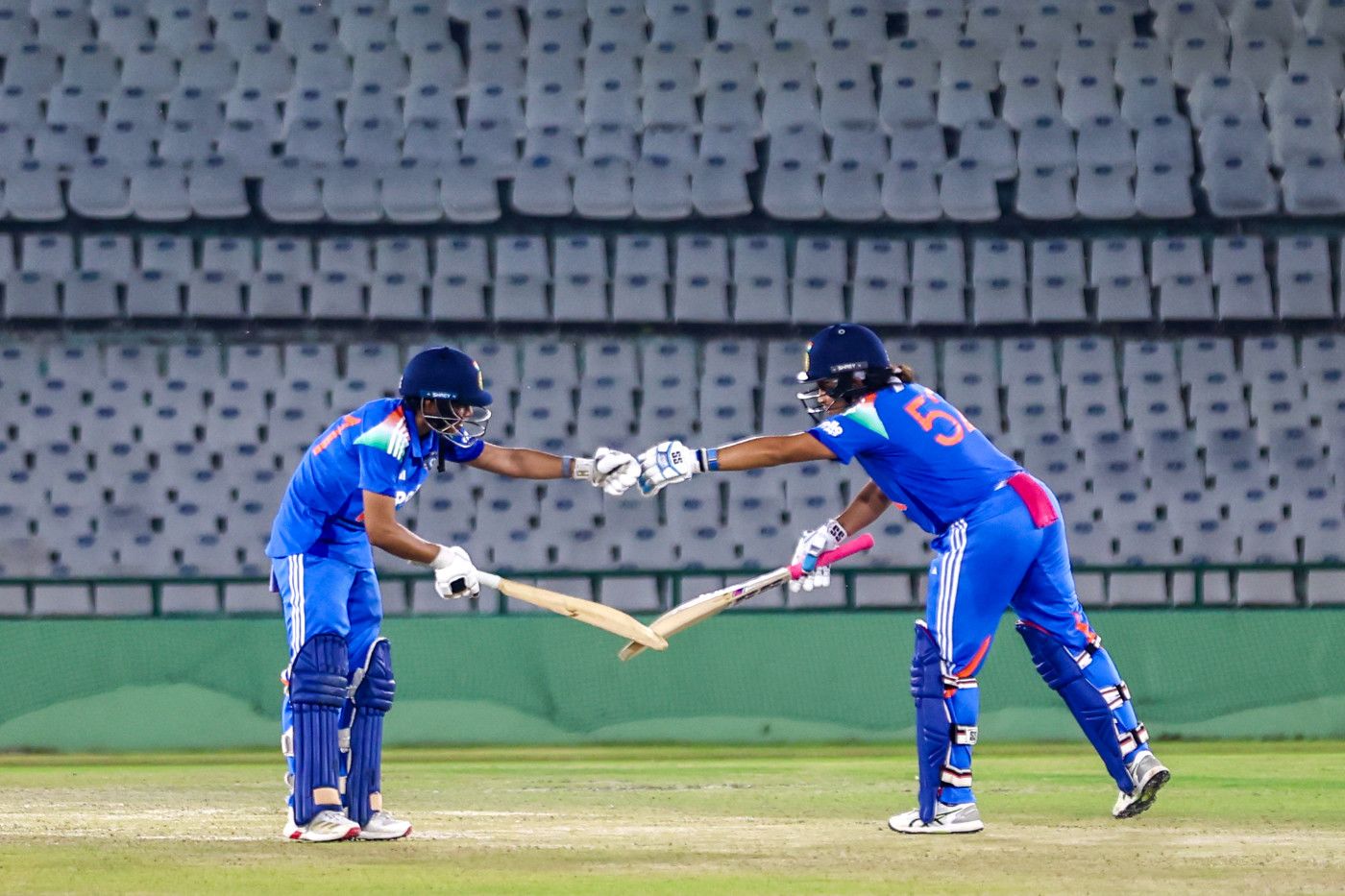 Anushka Sharma and Tejal Hasabnis added 126 for the fourth wicket