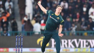Australia opt to bowl, Edwards debuts, Green, Starc, Hazlewood return