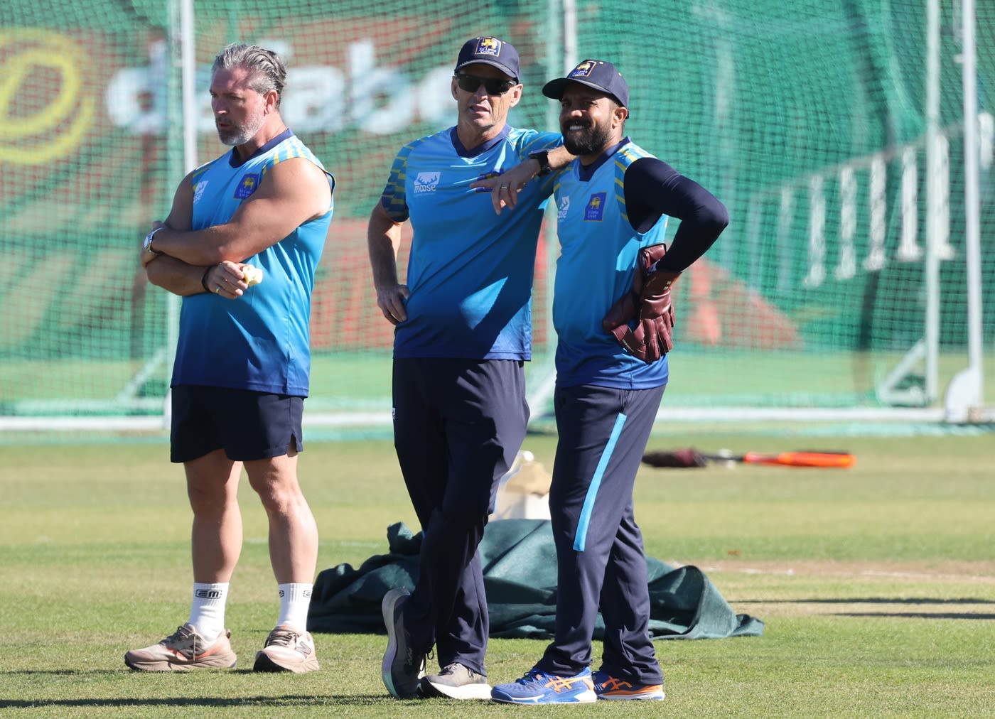 Gary Kirsten and Kusal Mendis have a chat in the nets