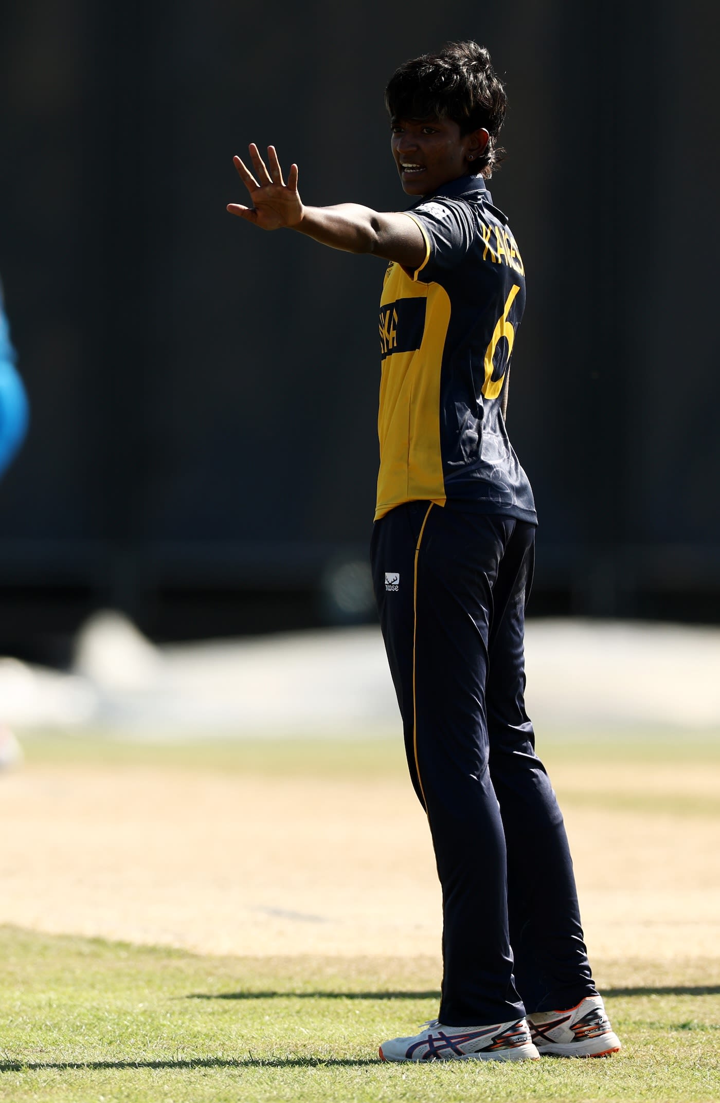 Kavisha Dilhari tries to get her field just right