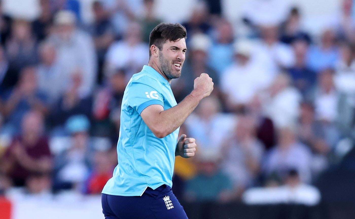 Jamie Overton was a threat through the middle overs