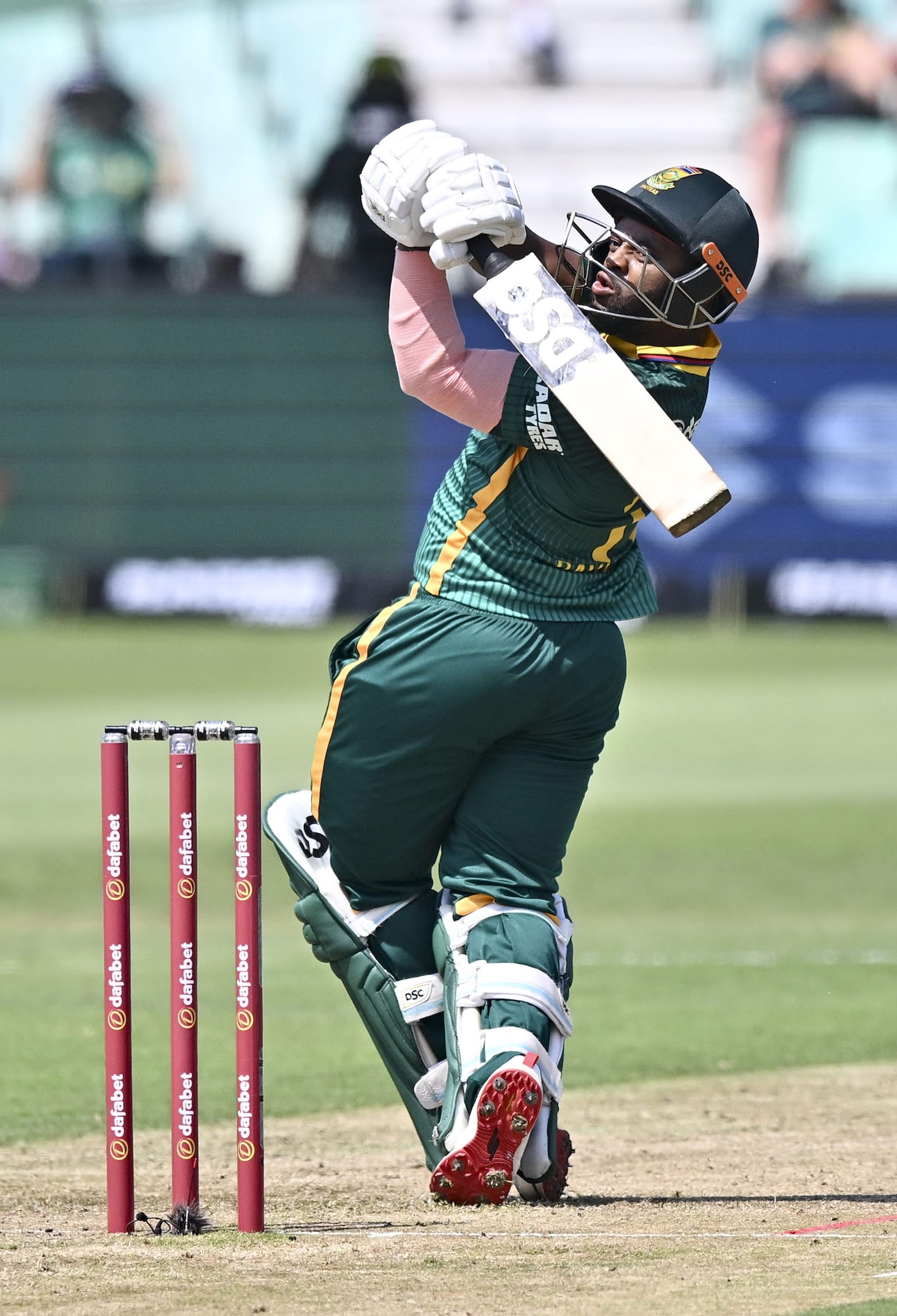 Temba Bavuma attempts a hook