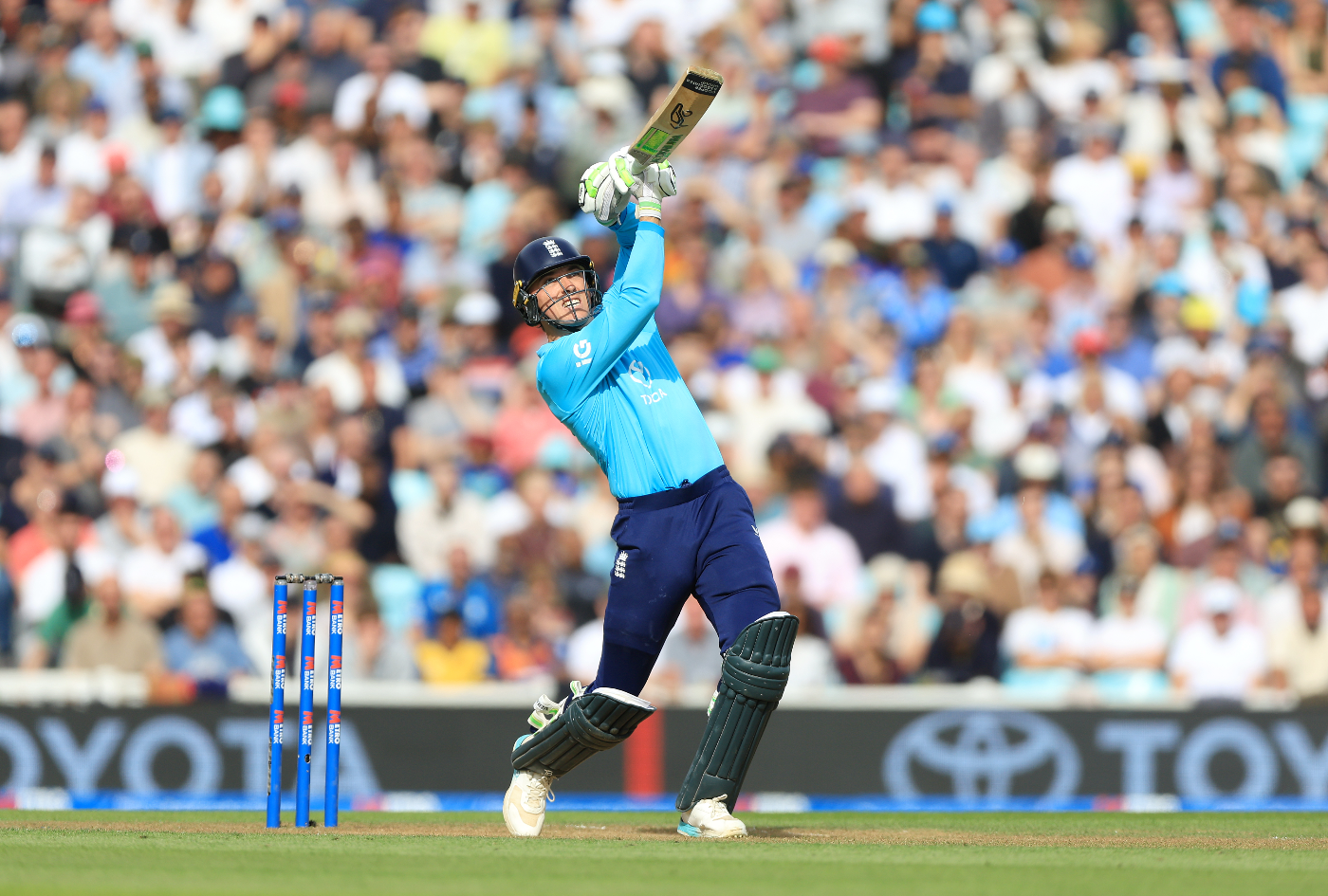 Tom Banton drives up and over long-off for six