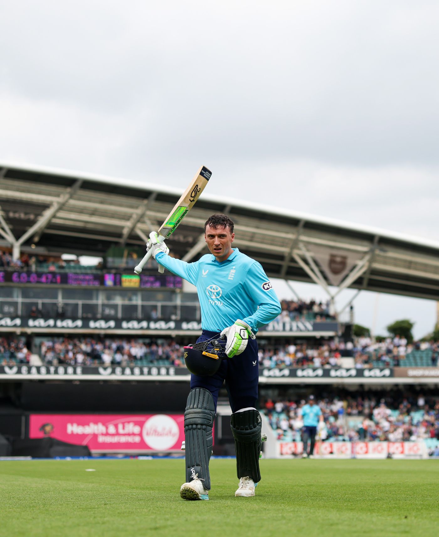 Tom Banton salutes the crowd after falling for 126