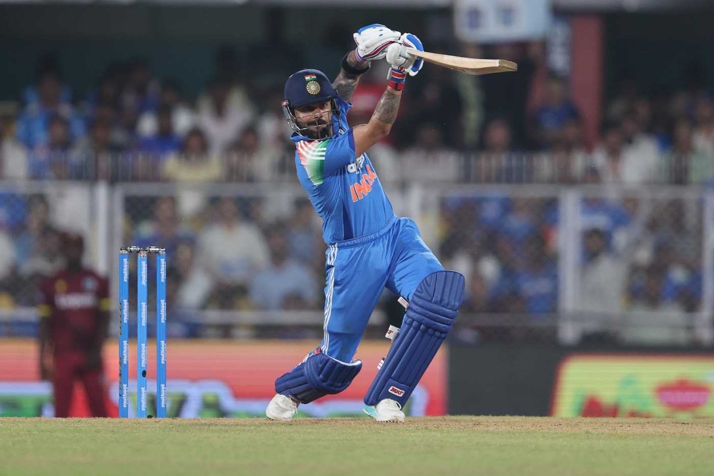 Virat Kohli only scored 29 but treated the crowd to some vintage strokes