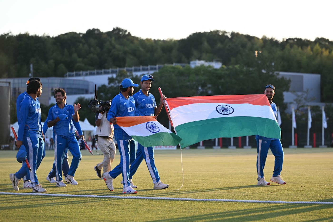 The India players celebrate their gold medal by doing a victory lap of the stadium