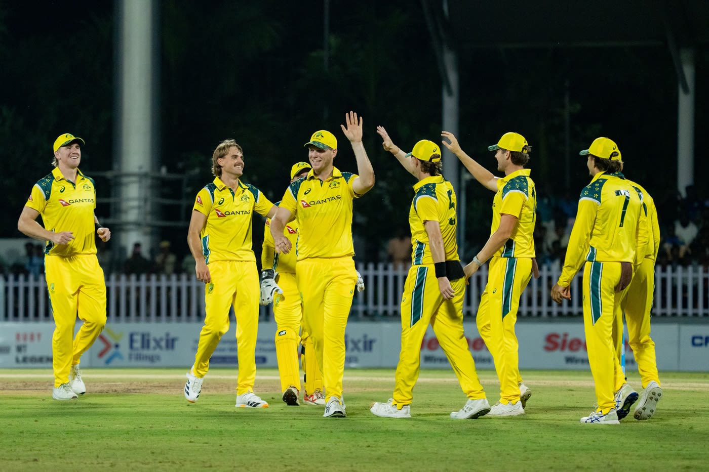 Mahli Beardman celebrates a wicket with his team-mates