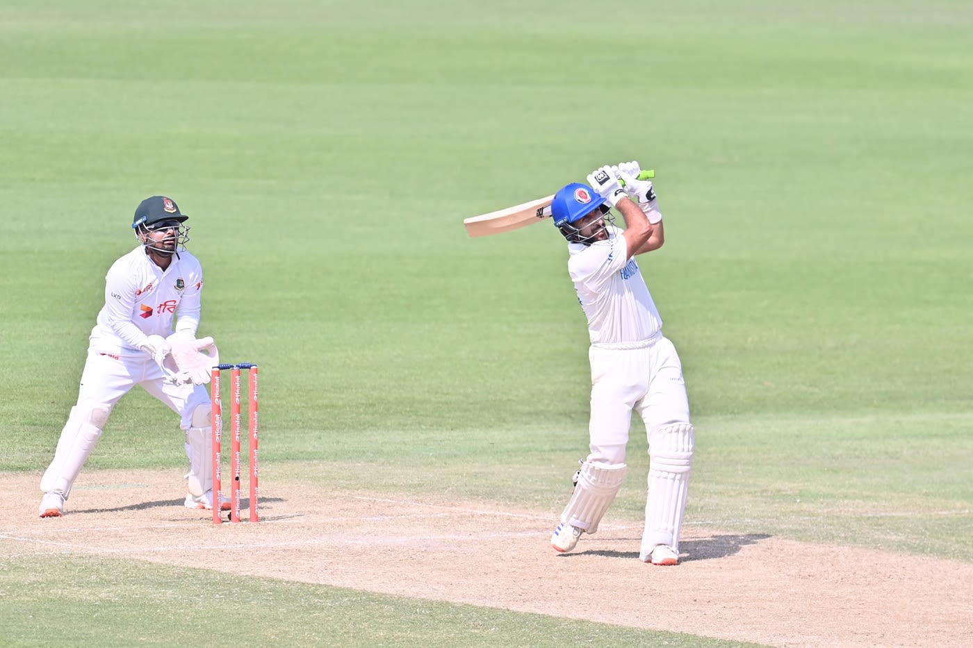 Rahmat Shah goes up and over
