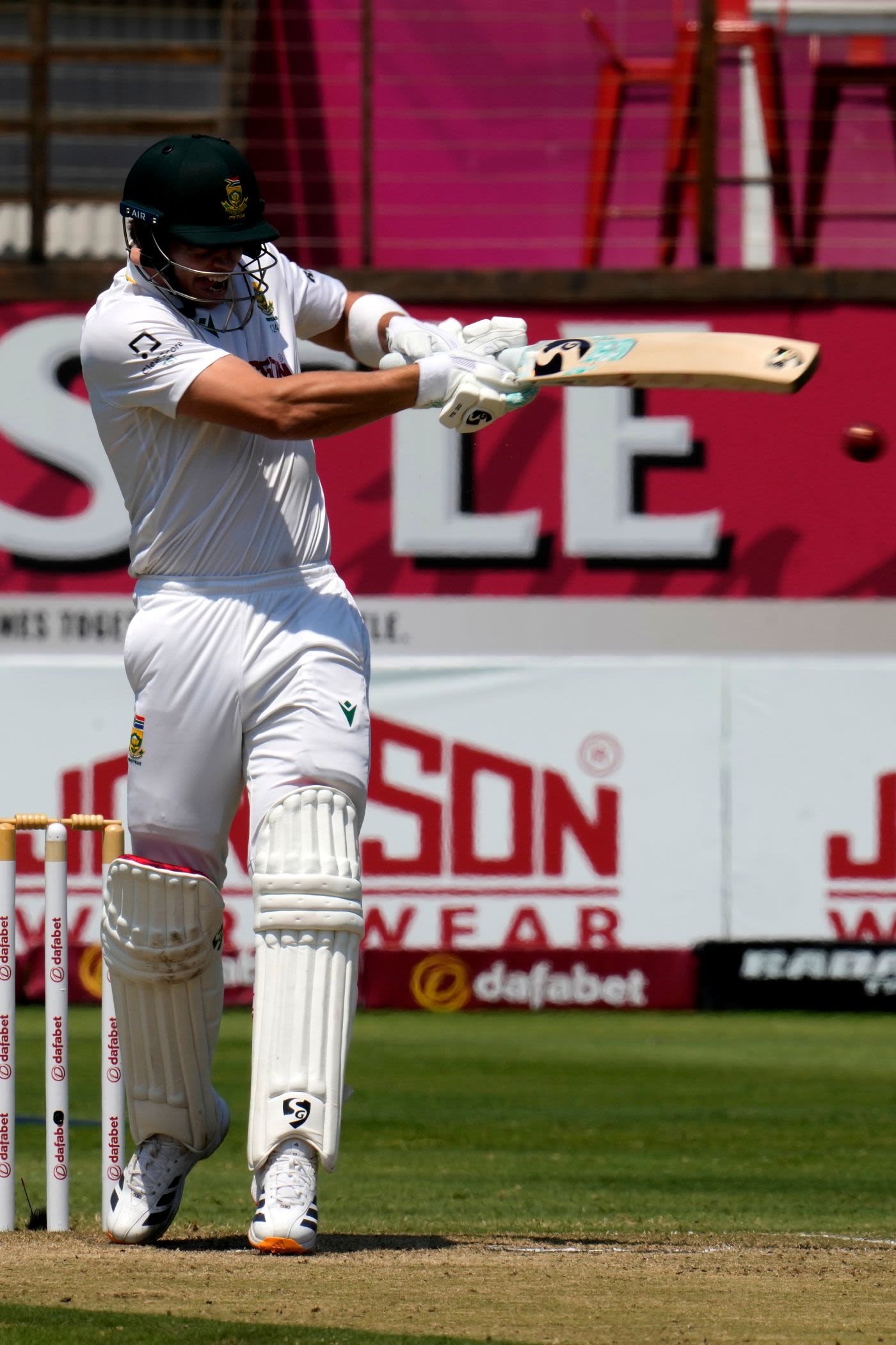 Tristan Stubbs pulls behind square
