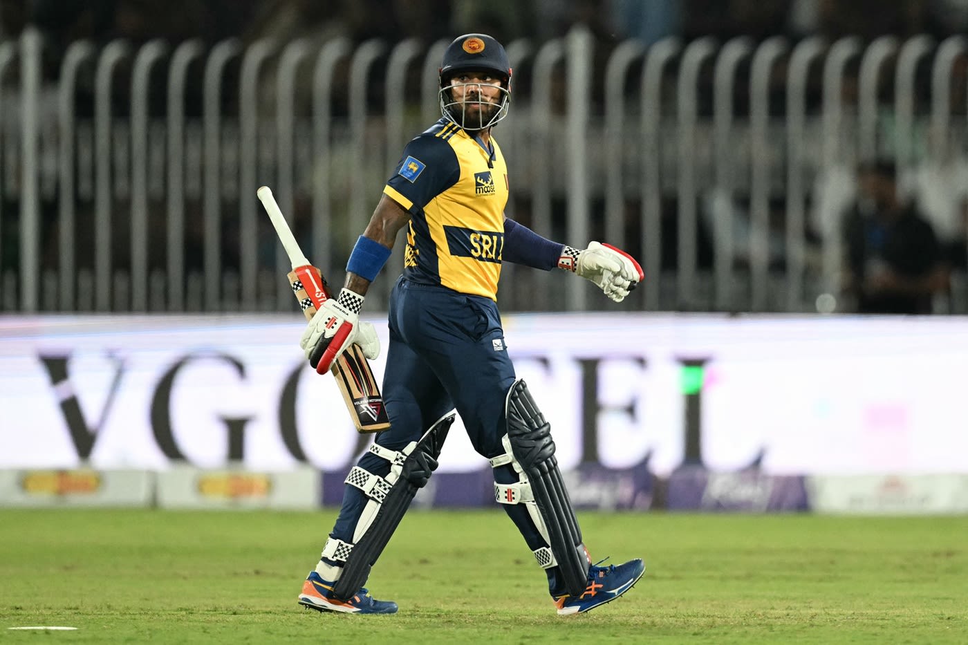 Kusal Mendis had to walk back for 9