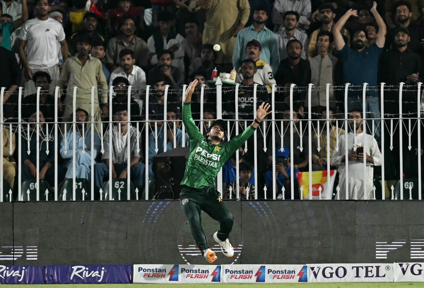 Saim Ayub attempts a difficult catch